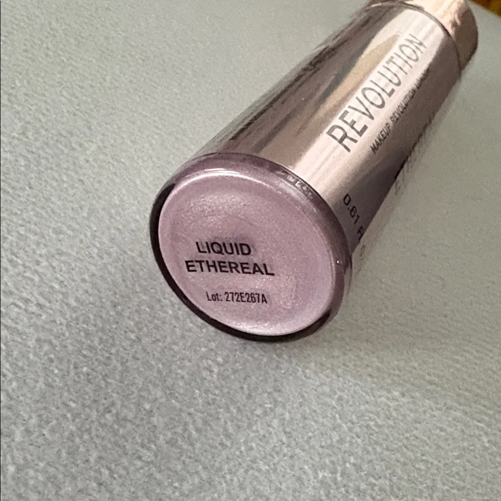 Revolution Liquid Highlighter NWT - Picture 4 of 9